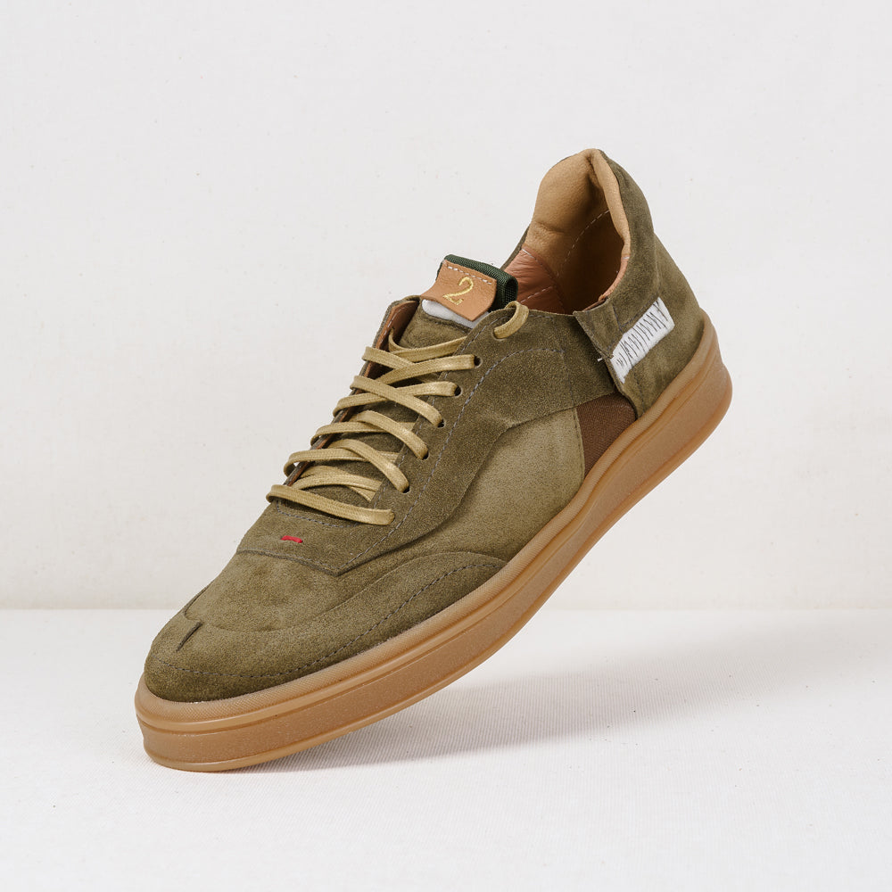 NOI 2 - Capitolul 1 - Visarea ( The Two of Us - Chapter 1- Dreamin’) khaki low-top sneakers