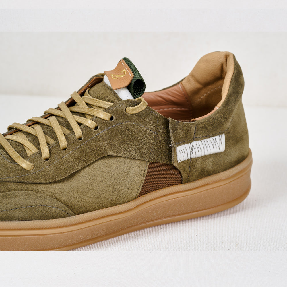 NOI 2 - Capitolul 1 - Visarea ( The Two of Us - Chapter 1- Dreamin’) khaki low-top sneakers