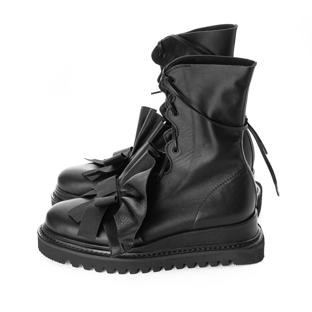 Saranghae black leather booties