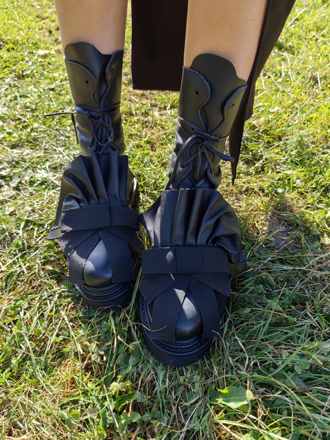 Saranghae black leather booties