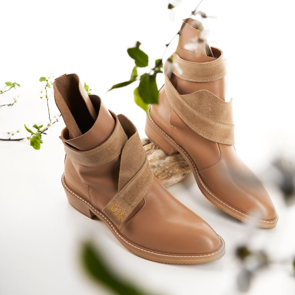 XOXO Paper Game beige leather booties