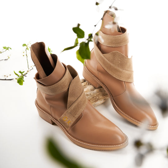 XOXO Paper Game beige leather booties