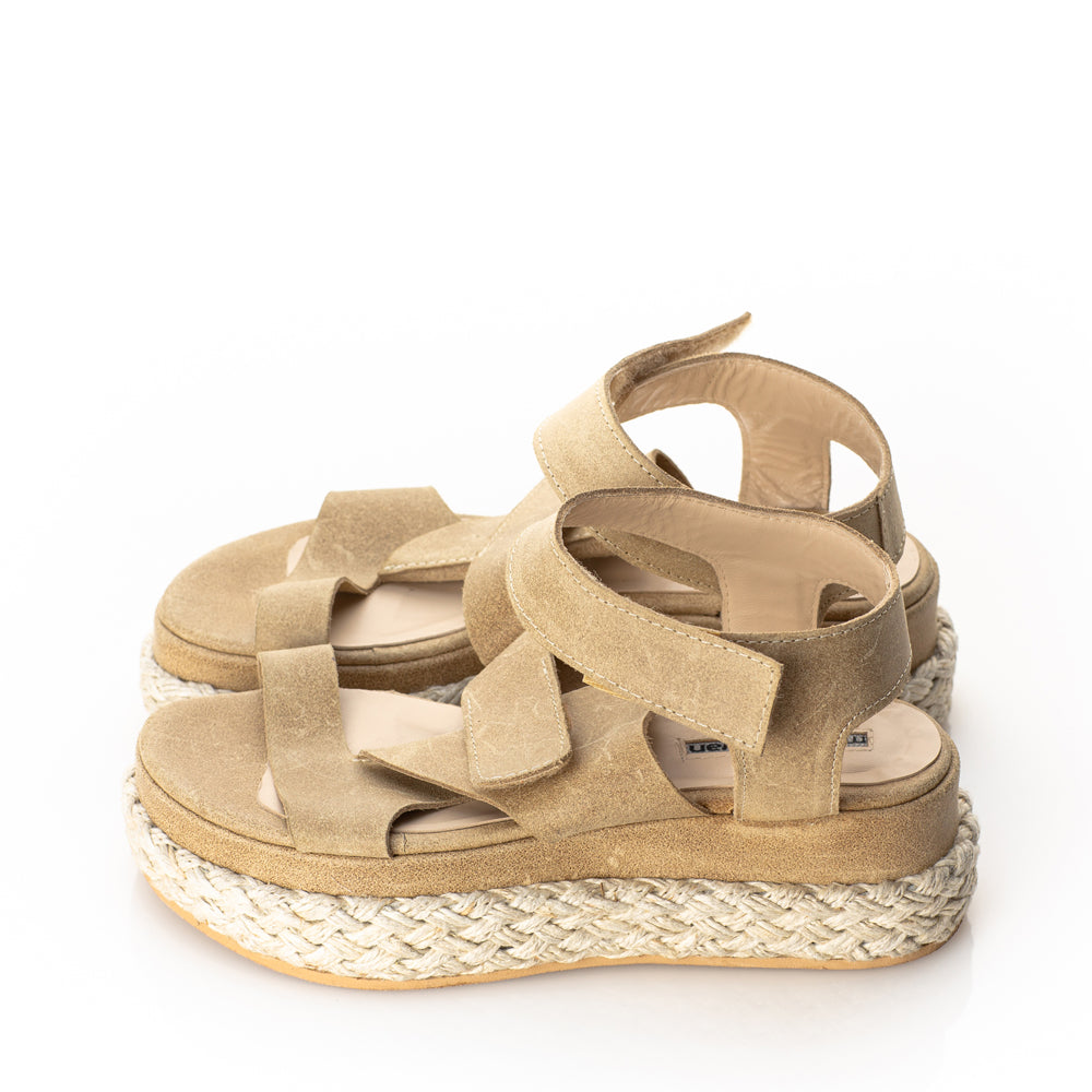 Folded beige leather sandals
