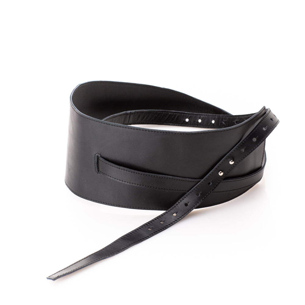 CROSS-OVER black leather belt