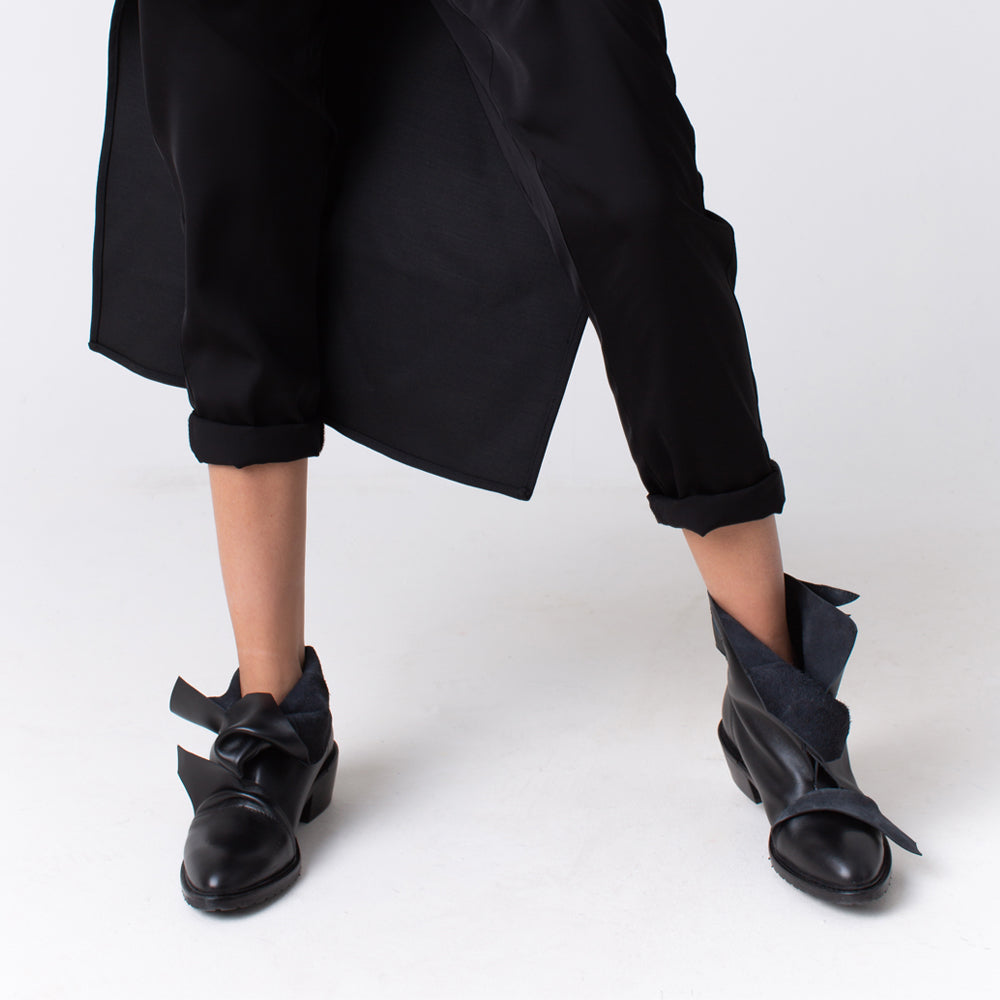 Wing Hug black pointed booties