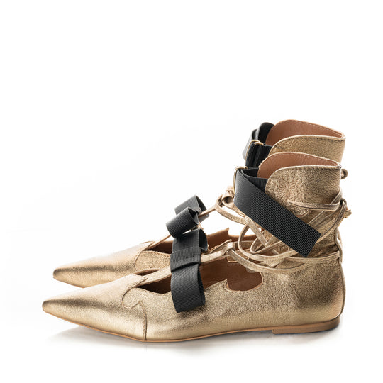 High-quality pointed leather booties