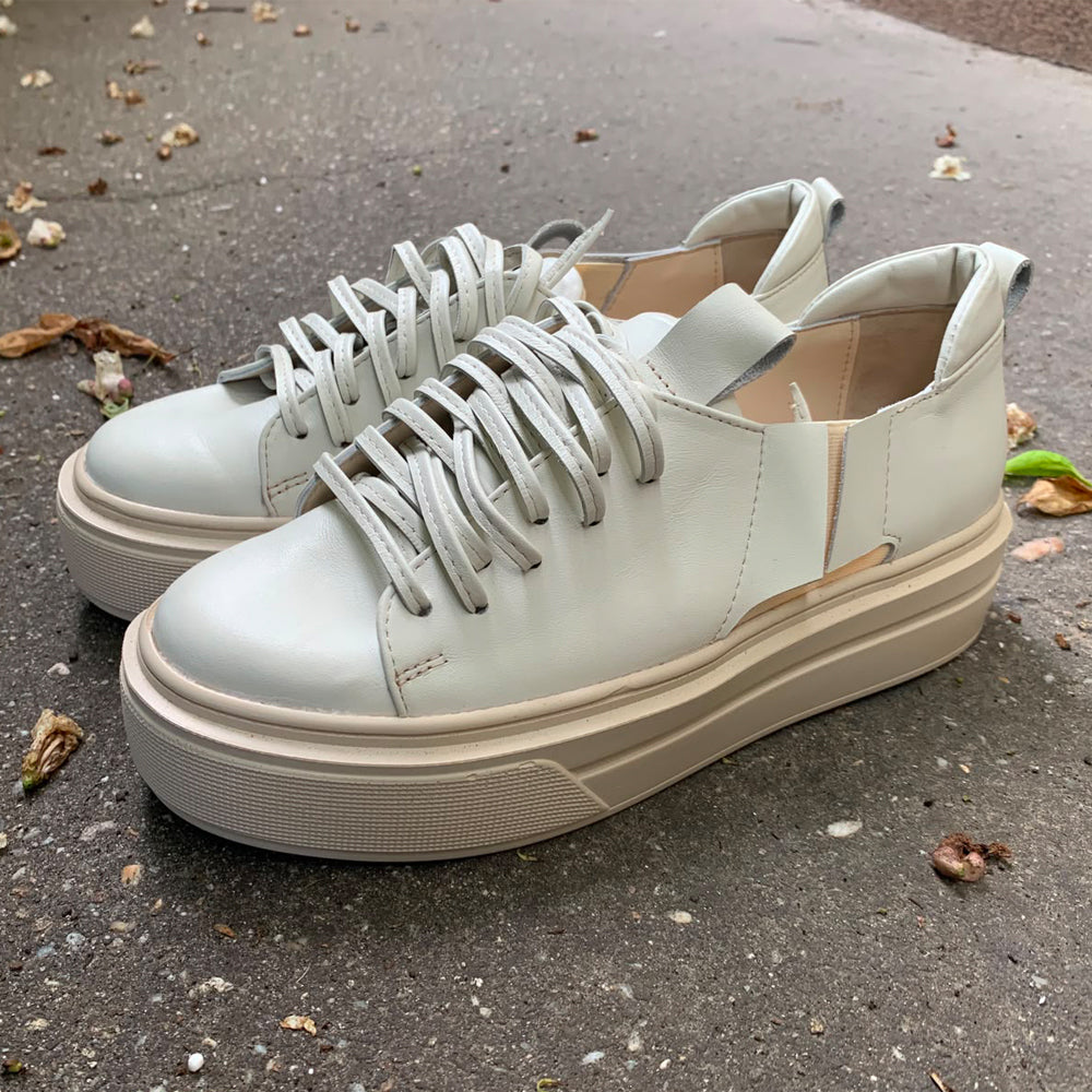 Sustainable Selection- light beige leather sneakers