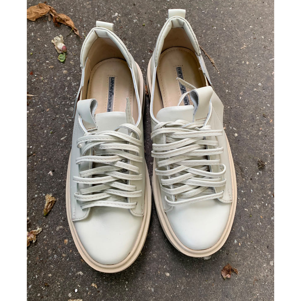 Sustainable Selection- light beige leather sneakers