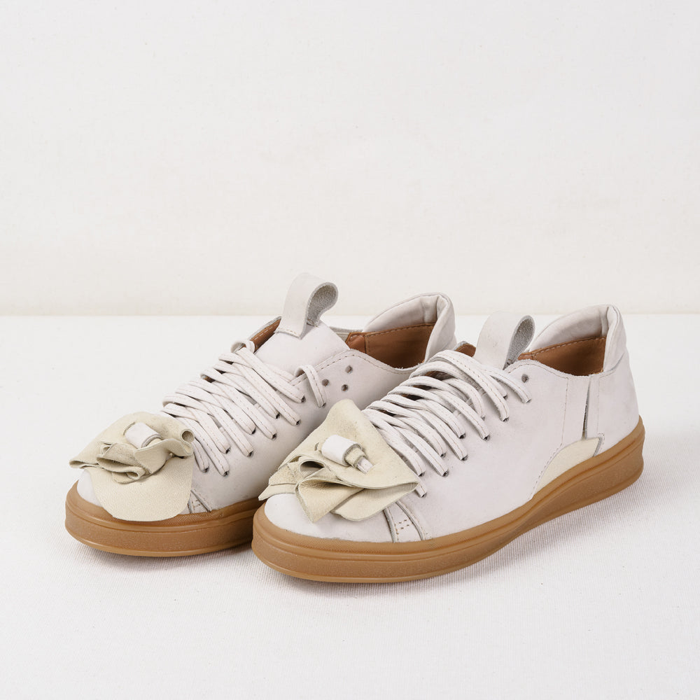 Hypnotize Us light grey nubuck low-top sneakers