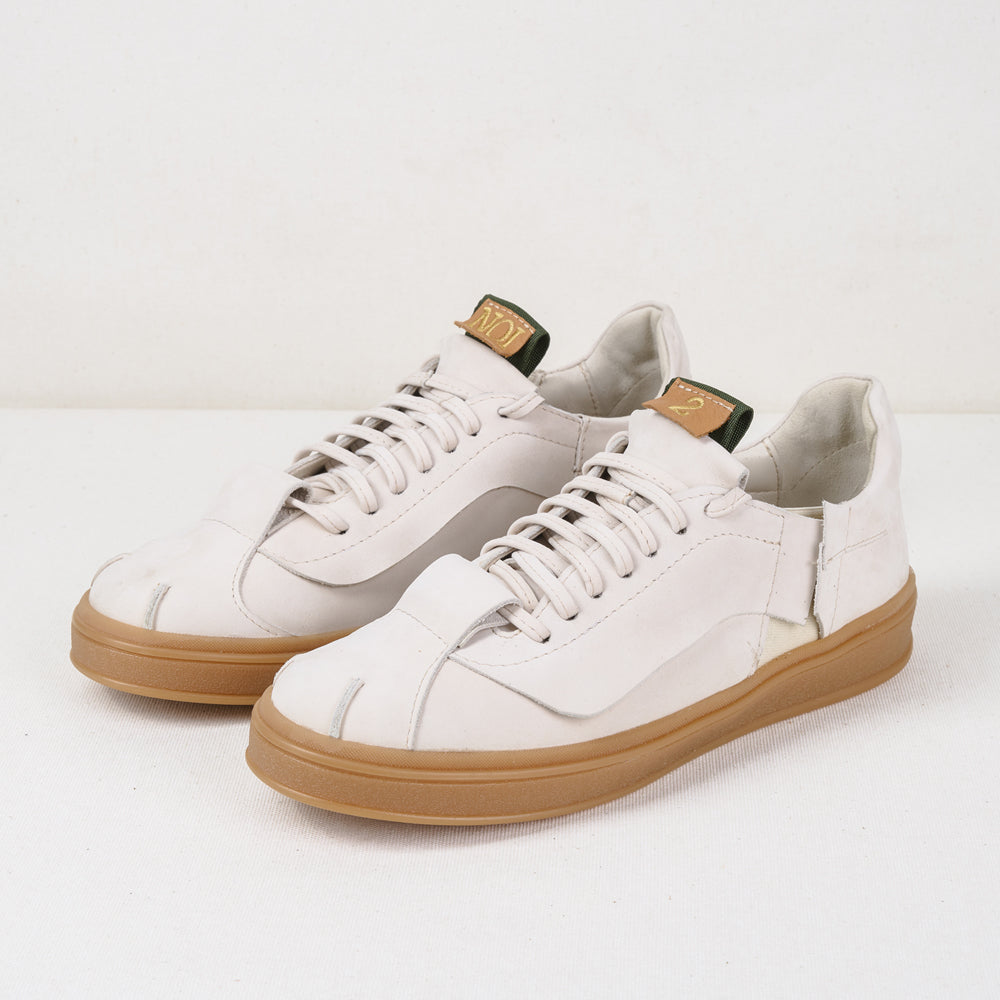 NOI 2- Capitolul 2 -Zborul (The Two of Us - Chapter 2-the Flight )light beige nubuck low-top sneakers