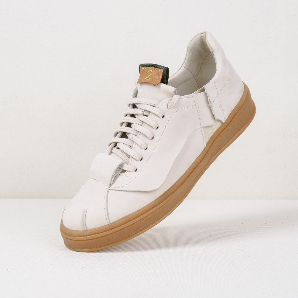 NOI 2- Capitolul 2 -Zborul (The Two of Us - Chapter 2-the Flight )light beige nubuck low-top sneakers