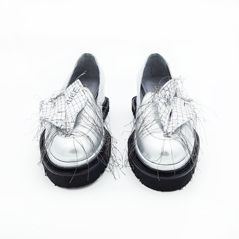Paper Thoughts glossy silver leather shoes