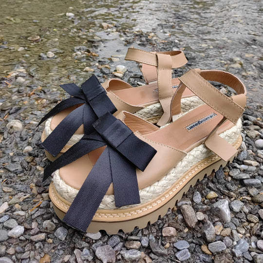 Summer Promise beige leather sandals
