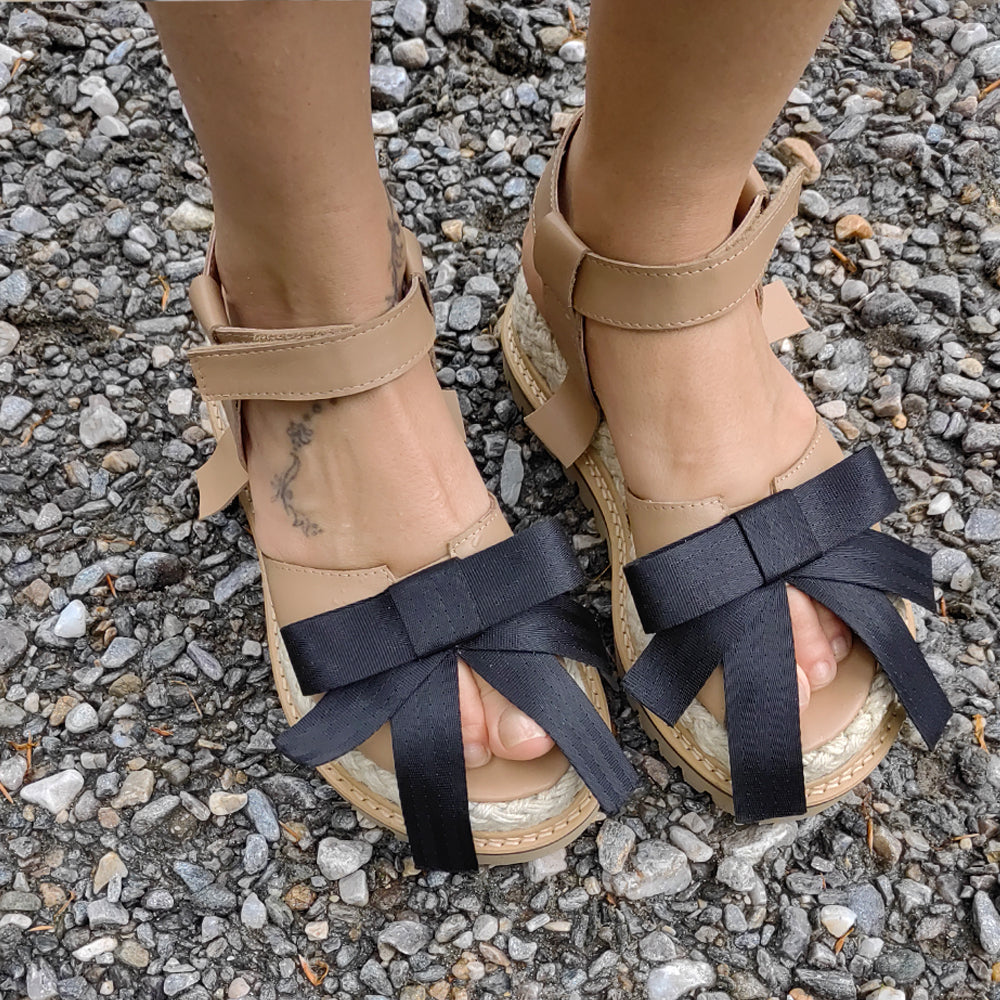 Summer Promise beige leather sandals