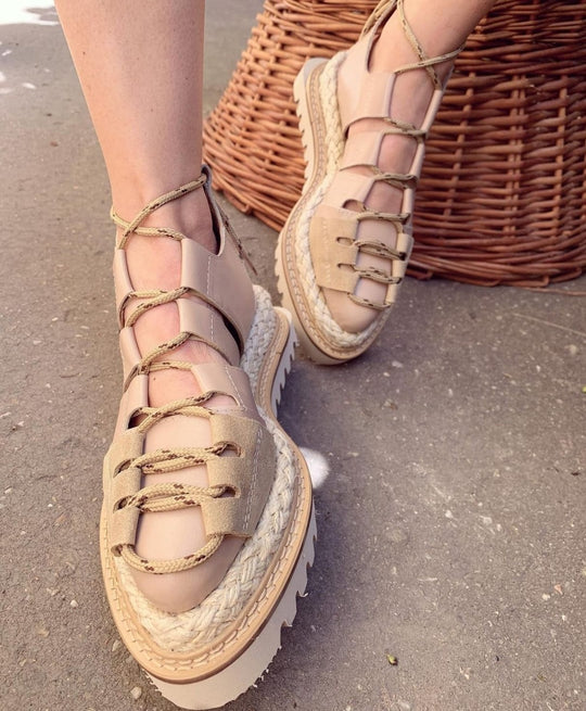 Traditional Urban beige leather shoes