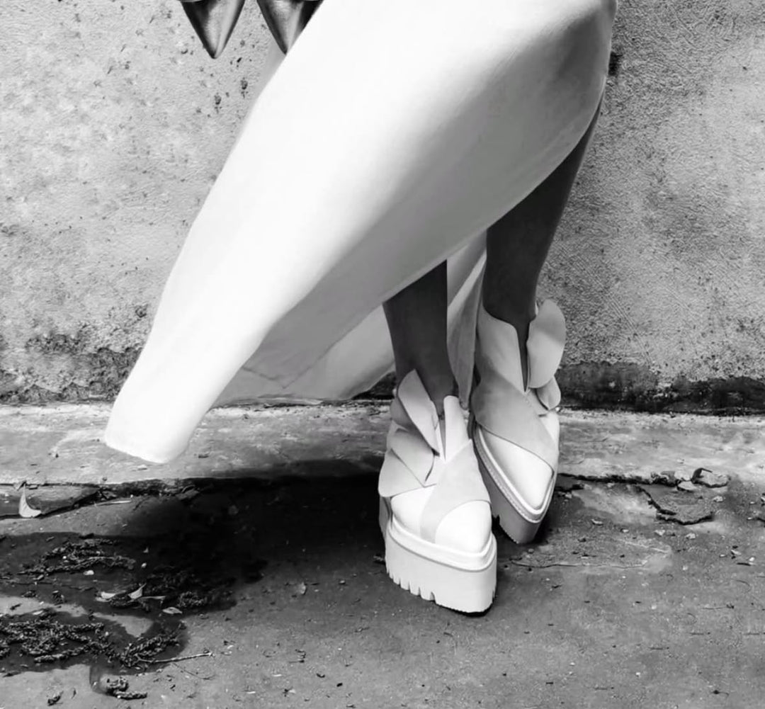 Tulips open back white leather shoes
