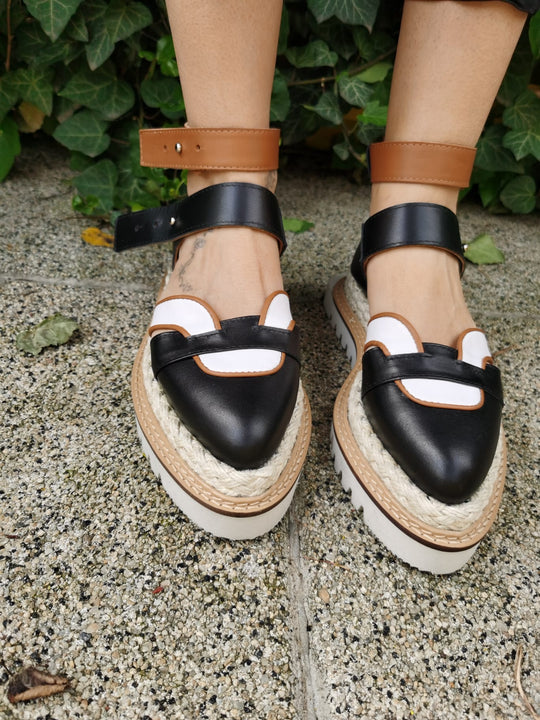 Retro Vibes black leather cut-out flat shoes