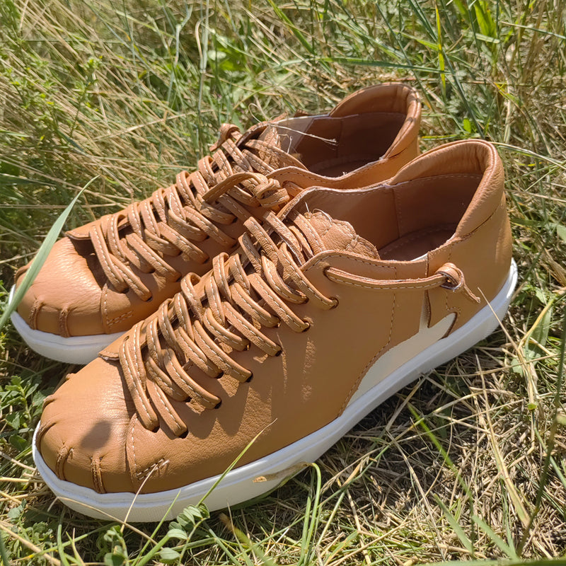 Seaside escape camel leather sneakers