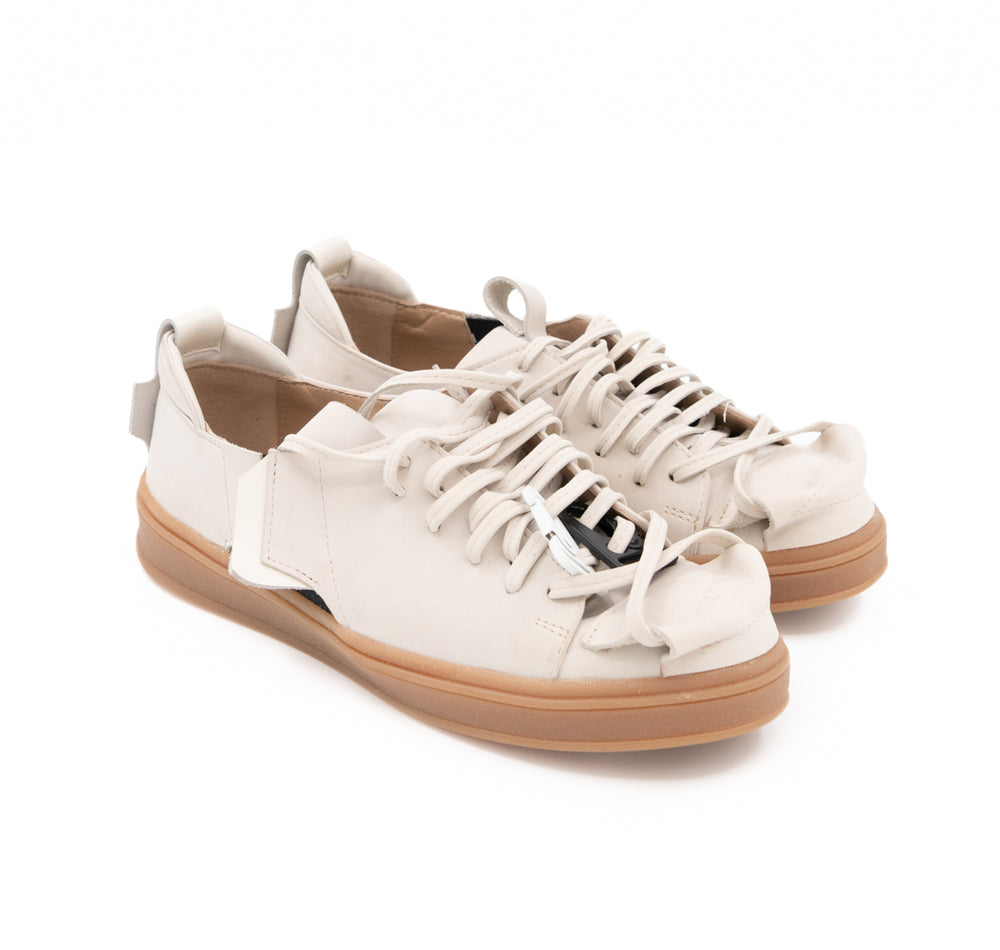 Crossroads light beige nubuck sneakers, opposite three-quarter view showing the leather side panels and metallic accessories.