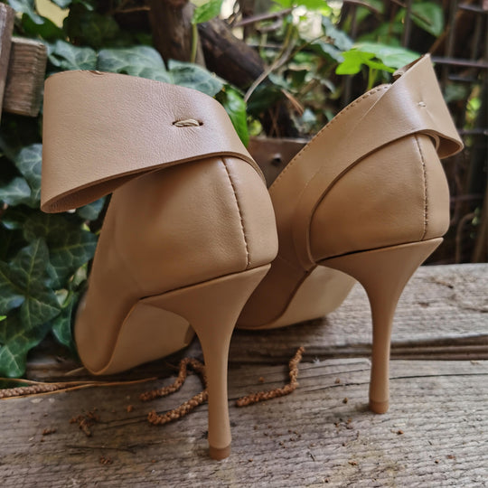 Back to Bow beige leather pumps