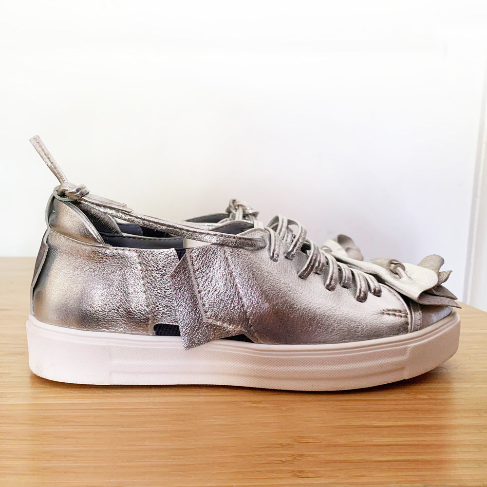 Sustainable Selection
- Hypnotize Us - Party Edition silver leather low-top sneakers