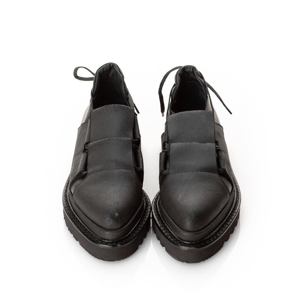 Black shoes with natural leather lining