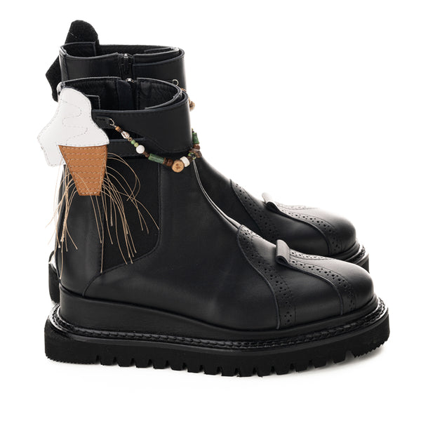 Urban style boots with natural stones details