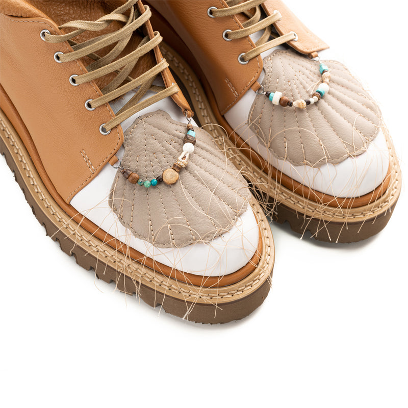 Camel leather shoes with natural stones details