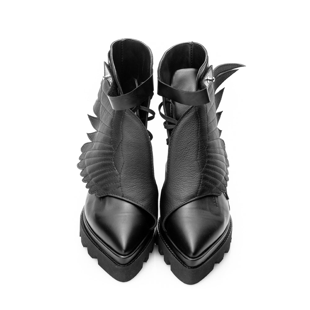 Urban style boots with wings detail