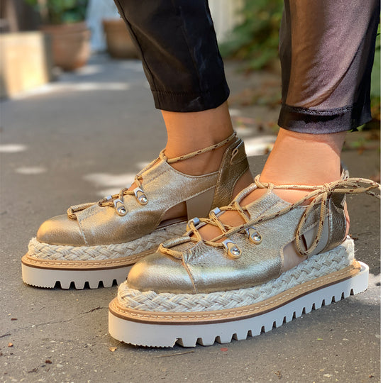 Fashionable natural leather lining shoes