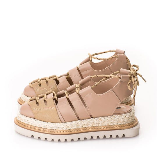 Handmade shoes with two-tone textile laces