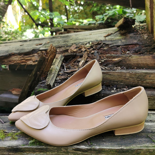Unique beige leather ballerinas 