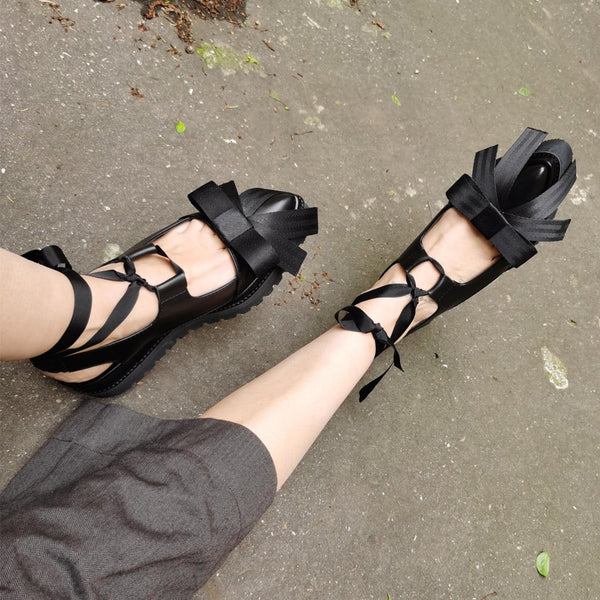 Black leather cut-out shoes with flat platform and ribbed textile bow details