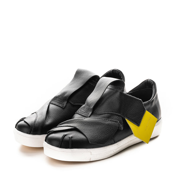 Bold black leather men sneakers