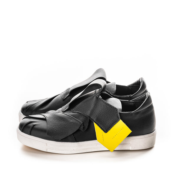 Bold black leather men sneakers