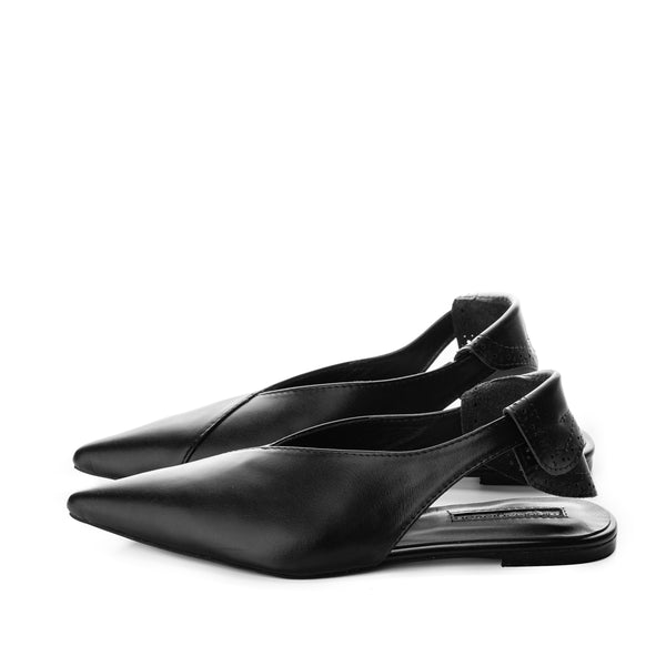 Unique features of black leather pointed ballerinas