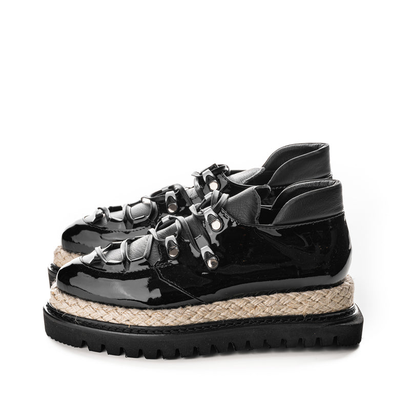 Comfortable high-quality shoes with jute-covered platform