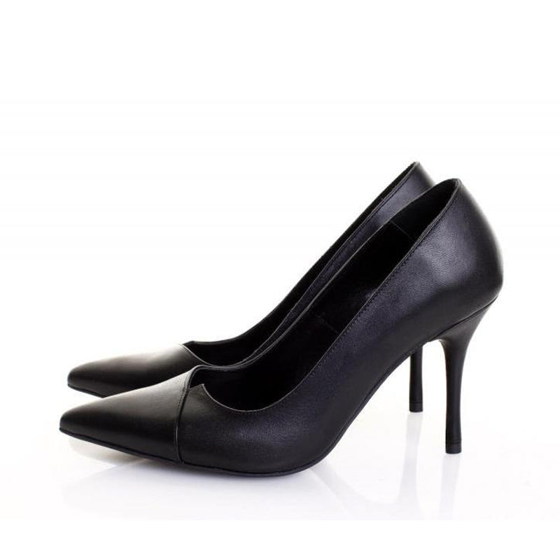 Asymmetrical black leather  Pumps